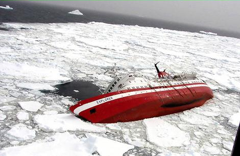 Explorer - Sinking - Cruise Ship